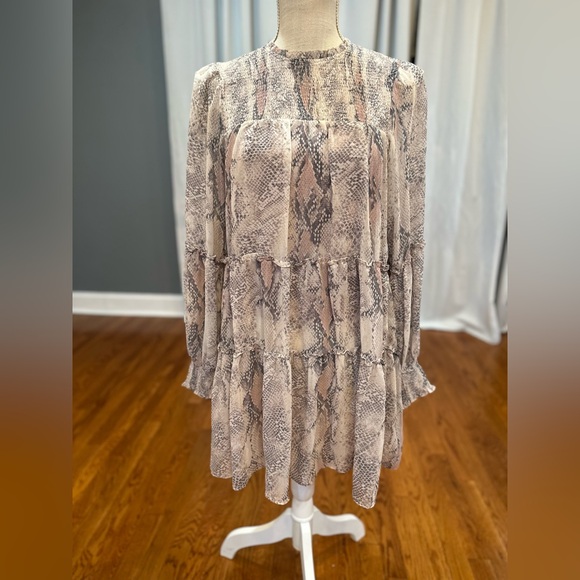 Olivaceous pink and gray snakeskin pattern tiered dress women’s size small LNC - Picture 1 of 9
